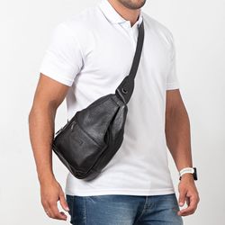 mochila-pochete-transversal-fascar-preta-em-couro-981007-Preto_4